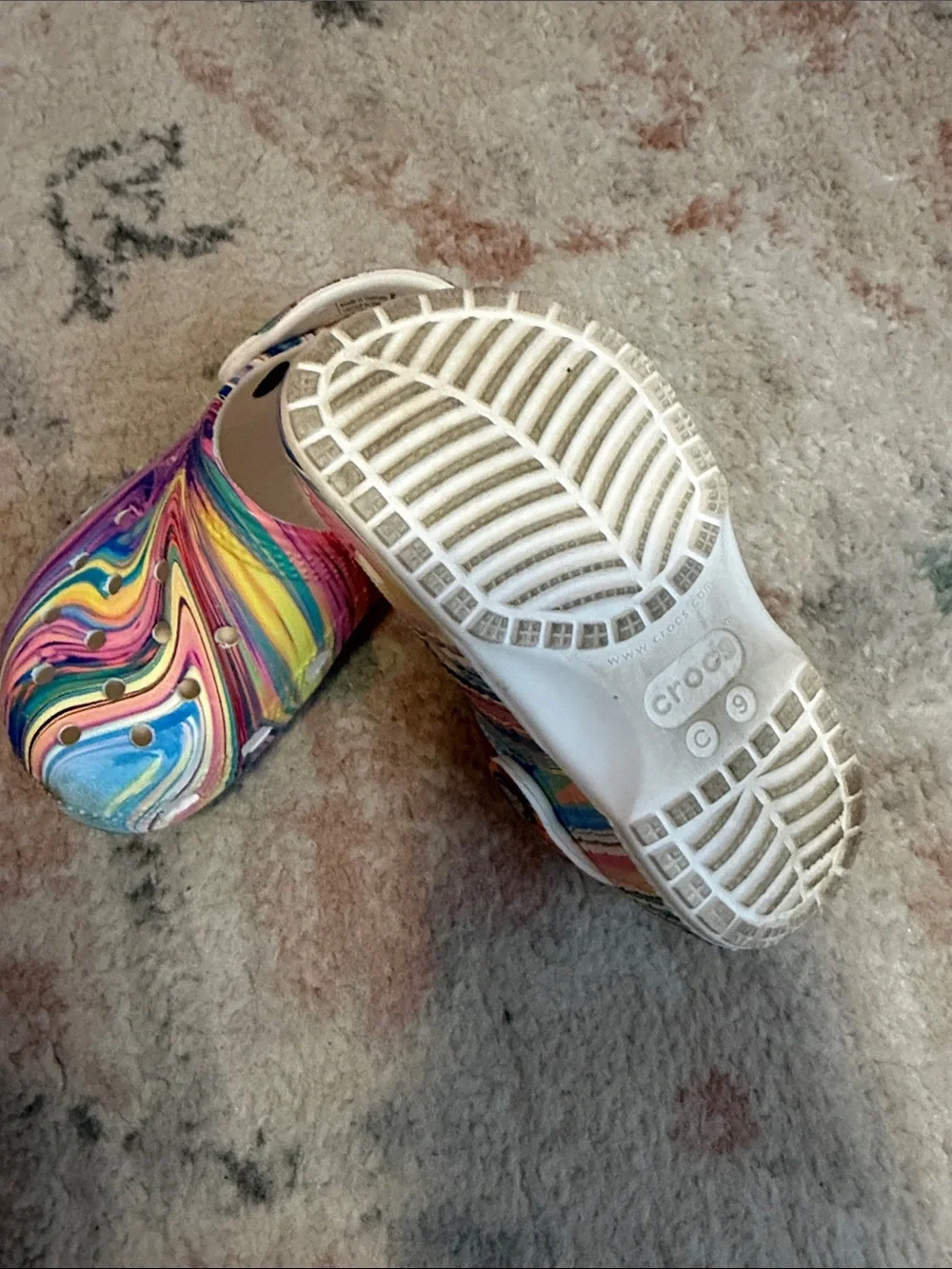 CROCS Kids Classic Clog in Multicolor Swirl (Purple, Yellow, Blue, Pink, White)